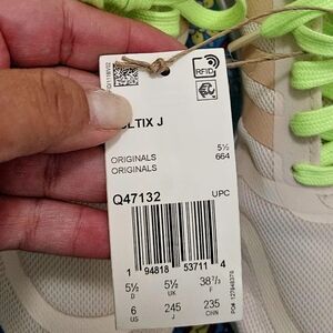 Adidas Multix J Original sneakere size 5.5 kids Tan/Lime Green